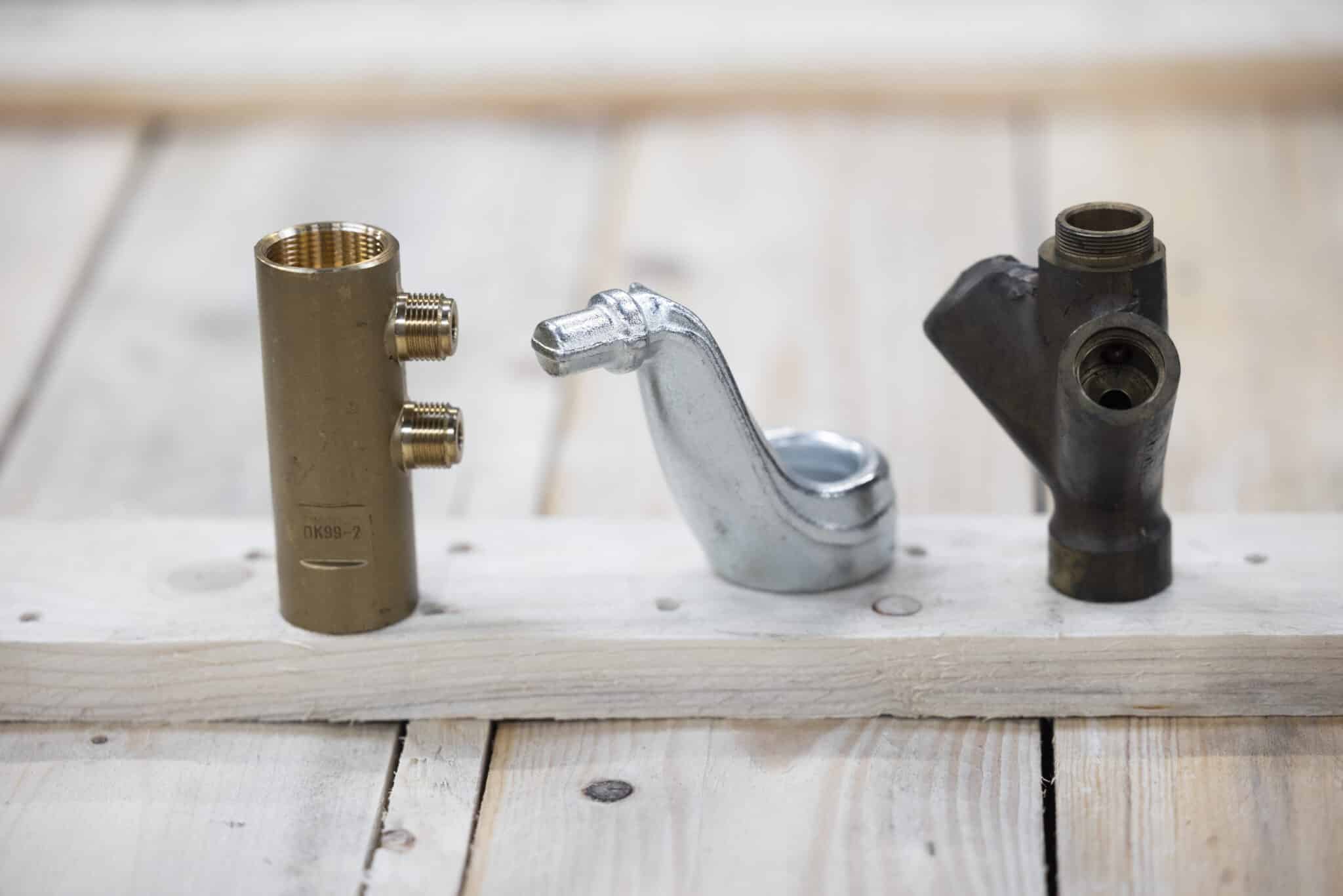 Spåntagende bearbejdning – CNC fræsning af metalemne hos Aagaard Nielsens Maskinfabrik